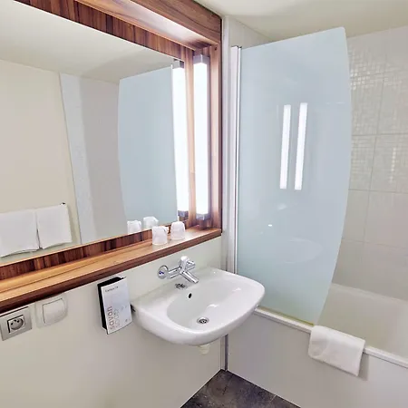 Campanile Melun Senart Hotel 3*