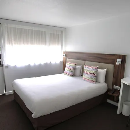 Campanile Melun Senart Hotel 3*