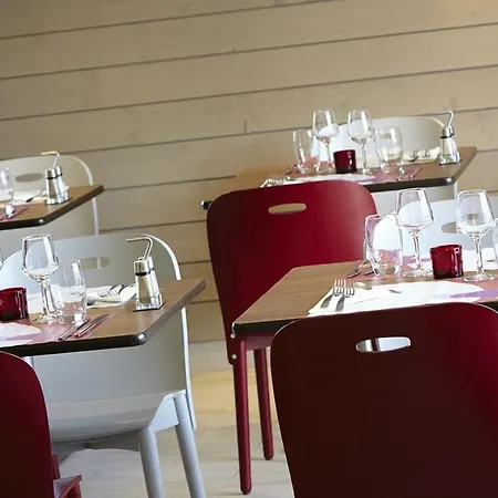 Campanile Melun Senart Hotel 3*