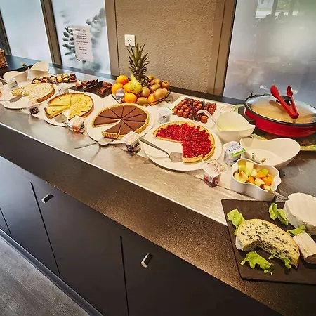 Campanile Melun Senart Hotell 3*