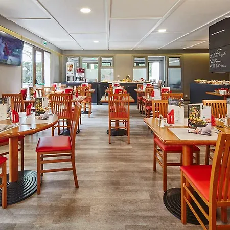 Campanile Melun Senart Hotell