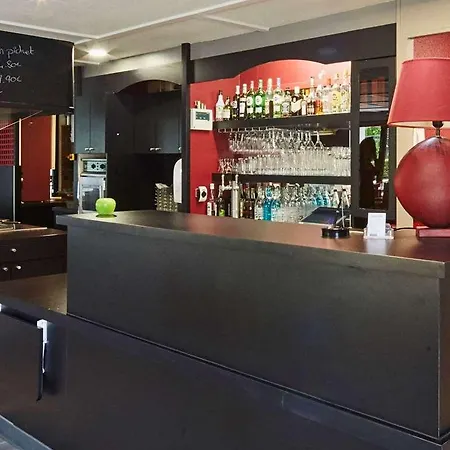 Campanile Melun Senart Hotell 3*