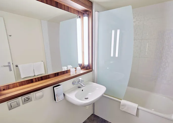 Campanile Melun Sénart Hotel 3*